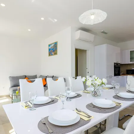 5 Bedroom Cozy In Gruda