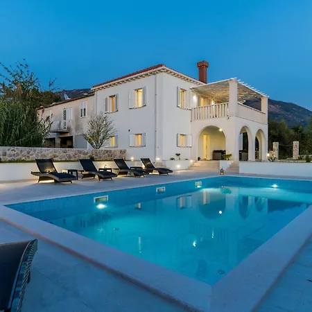 5 Bedroom Cozy In