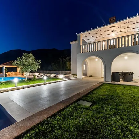 5 Bedroom Cozy In Gruda