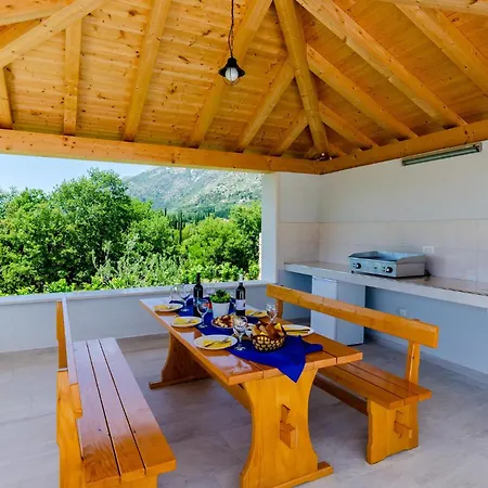 5 Bedroom Cozy In Holiday home Gruda