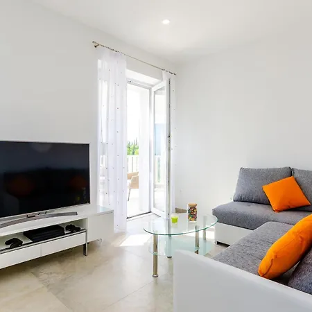 Holiday home 5 Bedroom Cozy In
