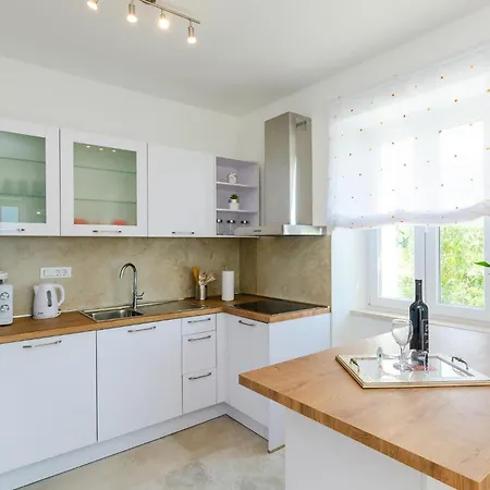 Holiday home 5 Bedroom Cozy In