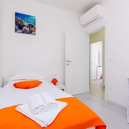 Holiday home 5 Bedroom Cozy In *