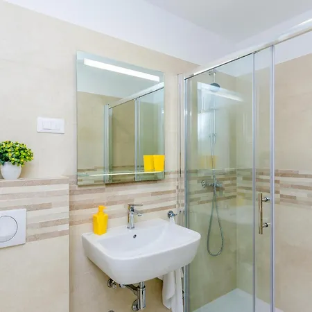 Holiday home 5 Bedroom Cozy In Gruda