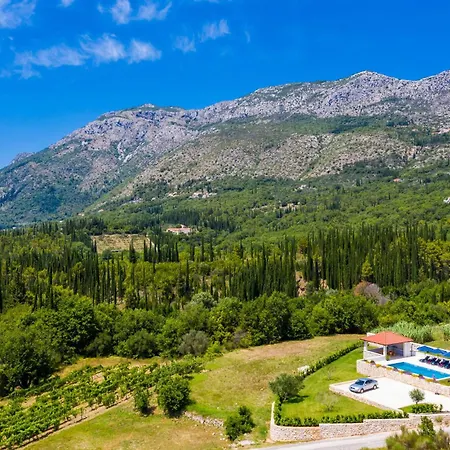 Ferienhaus Lovely Home In Gruda With Private Swimming Pool, Can Be Inside Or Outside *